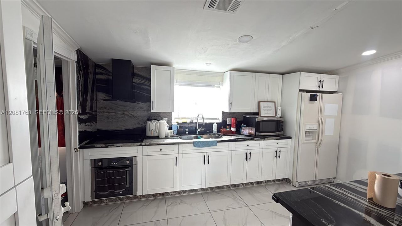 For Sale: $265,000 (3 beds, 2 baths, 1152 Square Feet)
