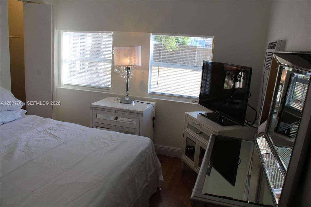 En Venta: $685,000 (5 camas, 2 baños, 1226 Pies cuadrados)