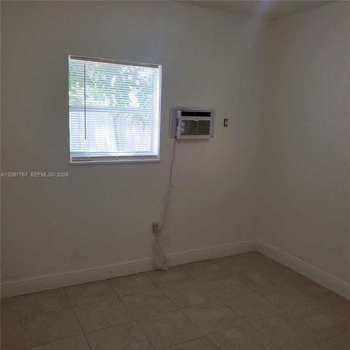 En Venta: $685,000 (5 camas, 2 baños, 1226 Pies cuadrados)
