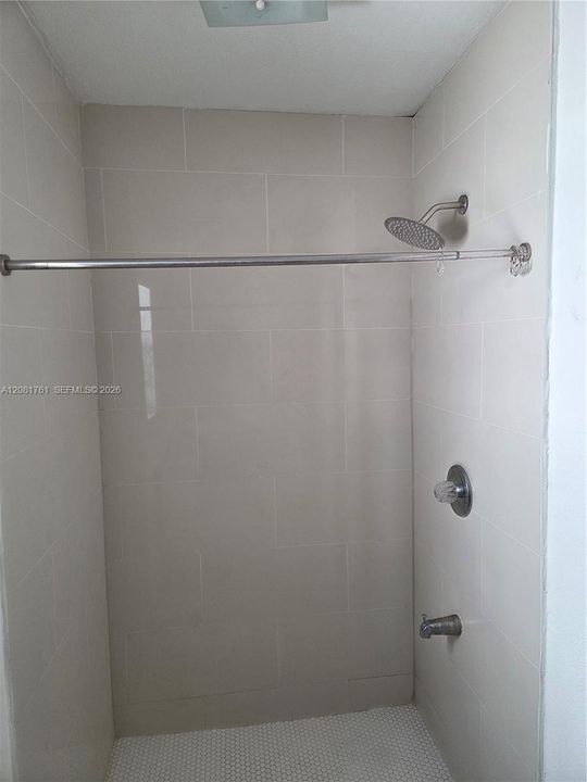 En Venta: $685,000 (5 camas, 2 baños, 1226 Pies cuadrados)