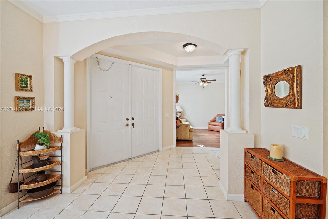 For Sale: $600,000 (3 beds, 2 baths, 1600 Square Feet)