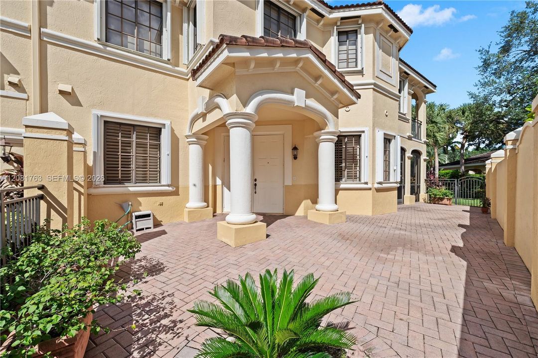 For Sale: $600,000 (3 beds, 2 baths, 1600 Square Feet)