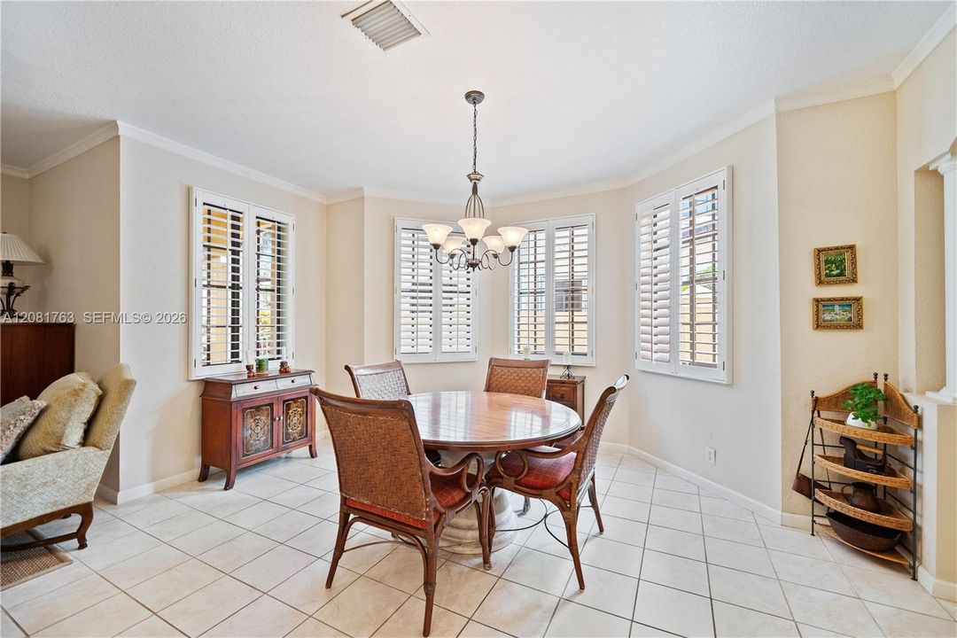 For Sale: $600,000 (3 beds, 2 baths, 1600 Square Feet)