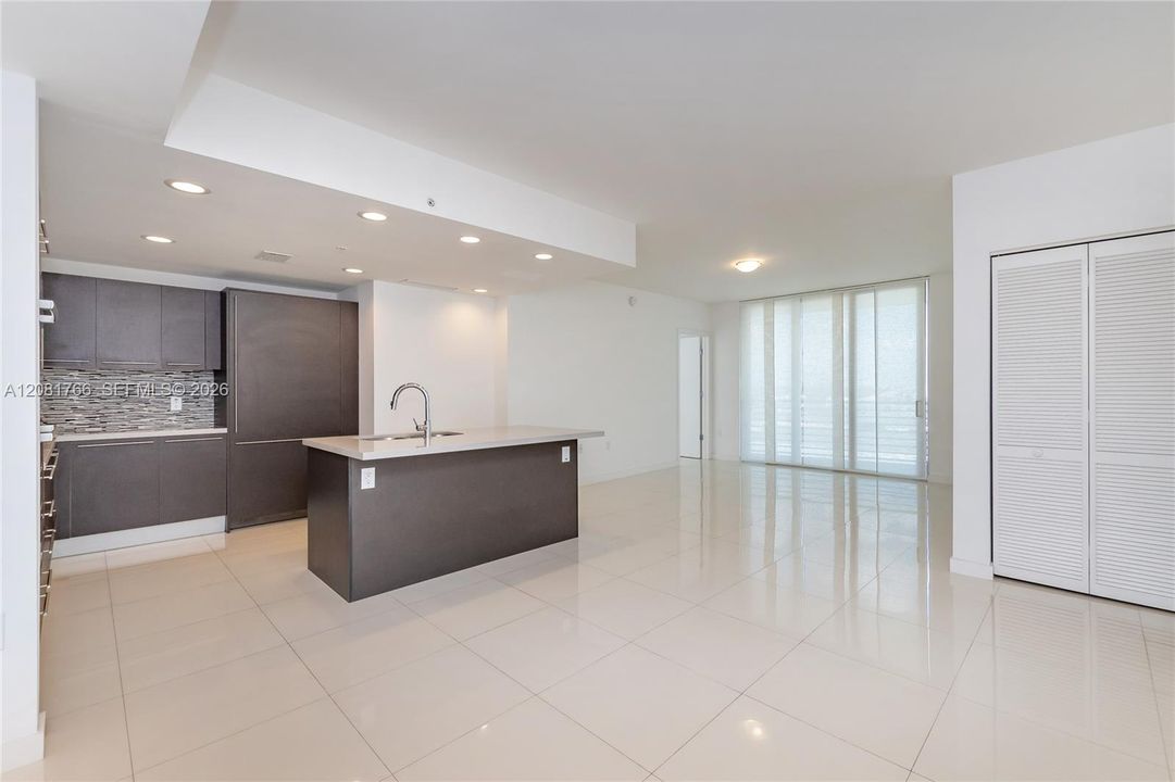В аренду: $3,100 (2 спален, 2 ванн, 1049 Квадратных фут)