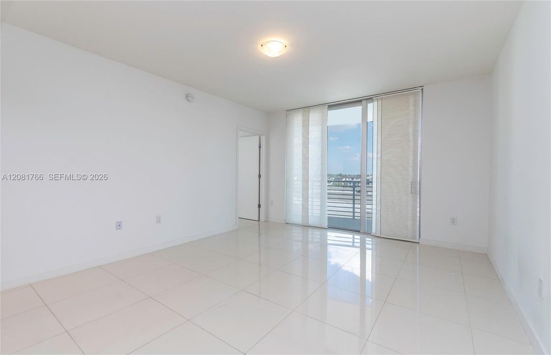 В аренду: $3,100 (2 спален, 2 ванн, 1049 Квадратных фут)