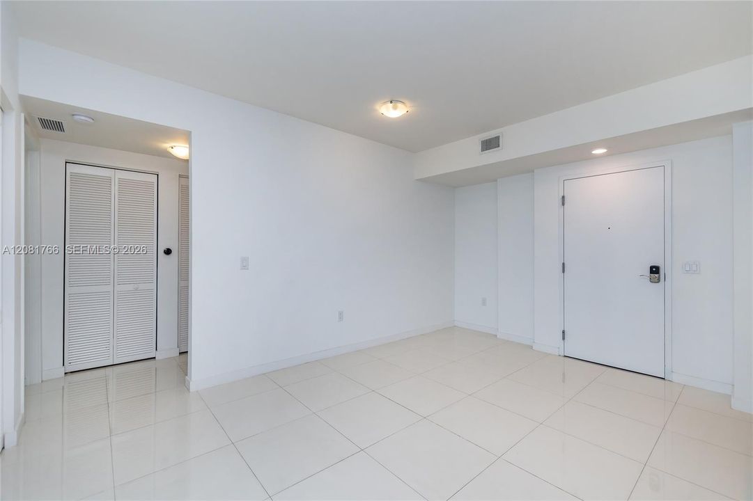 В аренду: $3,100 (2 спален, 2 ванн, 1049 Квадратных фут)
