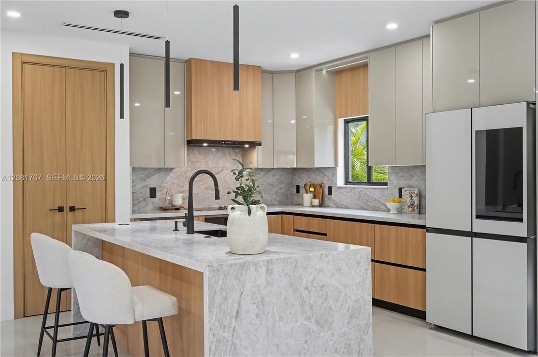 В аренду: $13,000 (4 спален, 4 ванн, 2992 Квадратных фут)