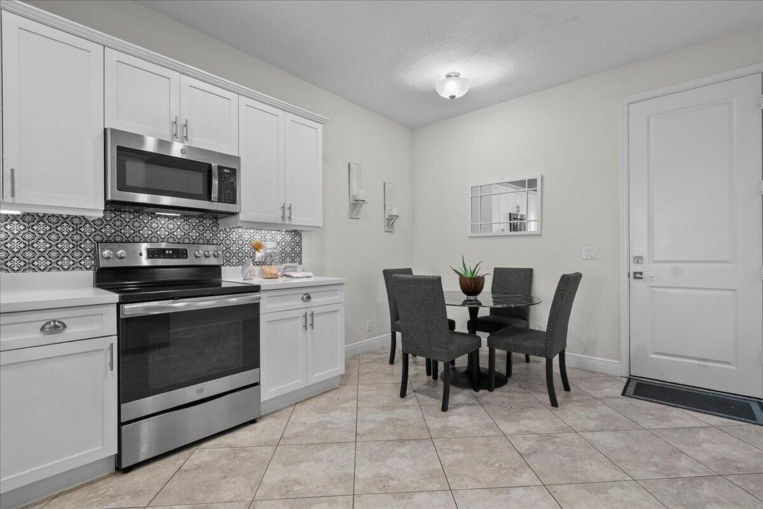 Eat-In Kitchen