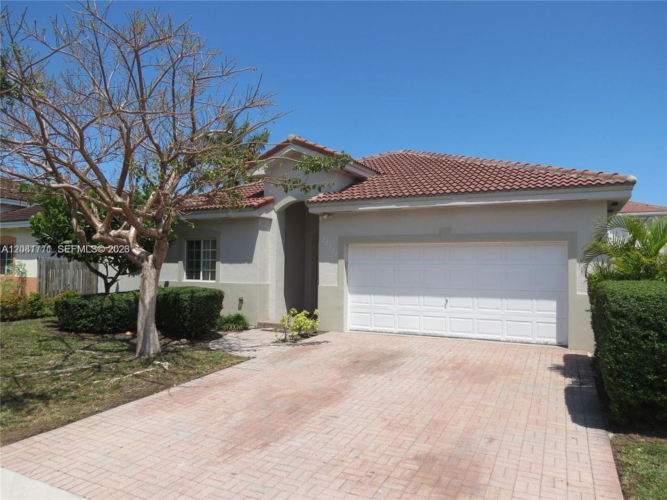 For Rent: $3,200 (3 beds, 2 baths, 1519 Square Feet)