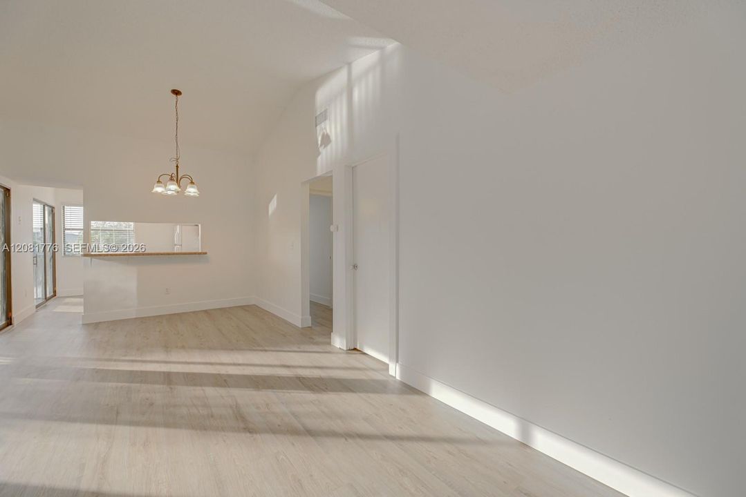待售: $230,000 (3 贝兹, 2 浴室, 1195 平方英尺)