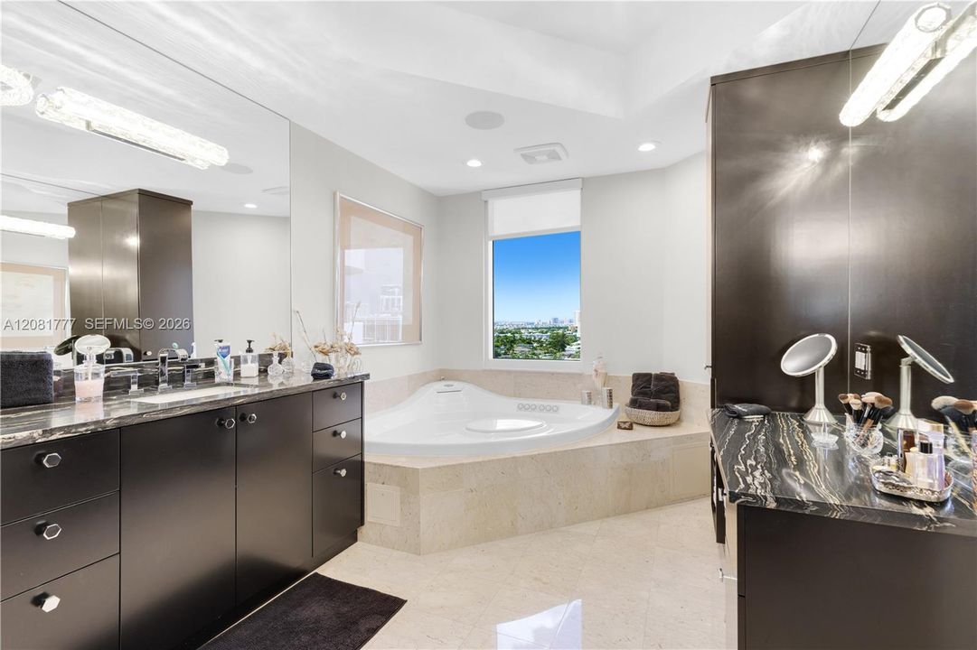 For Sale: $1,999,000 (3 beds, 3 baths, 3173 Square Feet)
