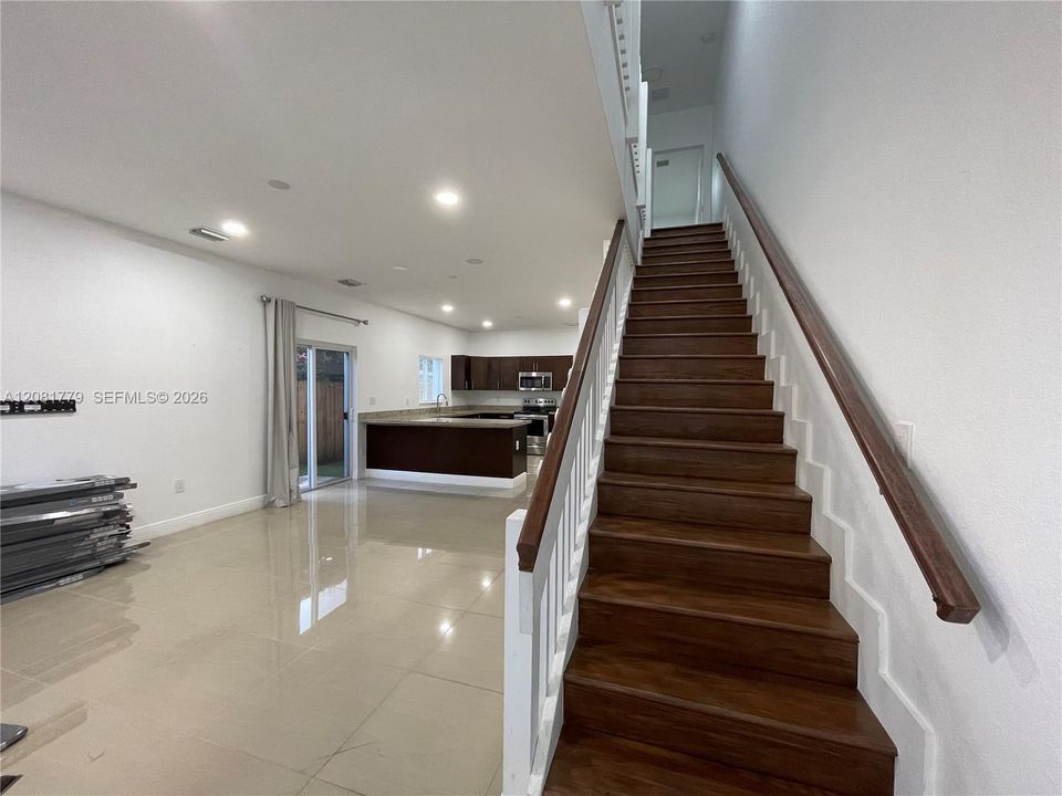 В аренду: $3,800 (8 спален, 4 ванн, 3024 Квадратных фут)