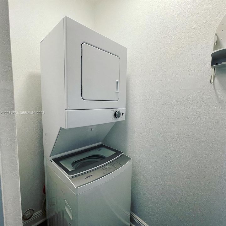 В аренду: $3,800 (8 спален, 4 ванн, 3024 Квадратных фут)