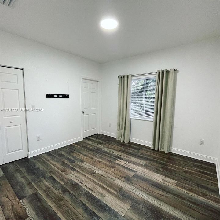 В аренду: $3,800 (8 спален, 4 ванн, 3024 Квадратных фут)