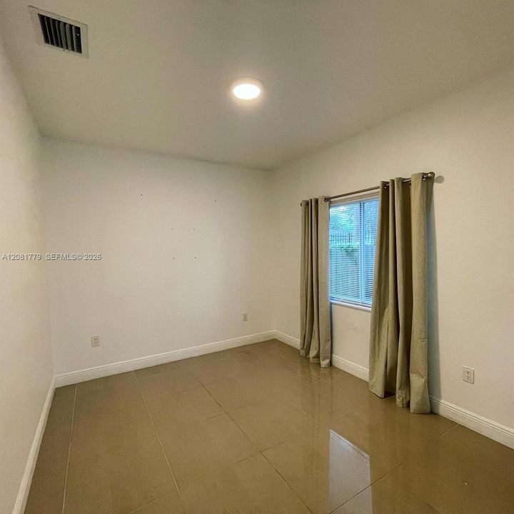 В аренду: $3,800 (8 спален, 4 ванн, 3024 Квадратных фут)