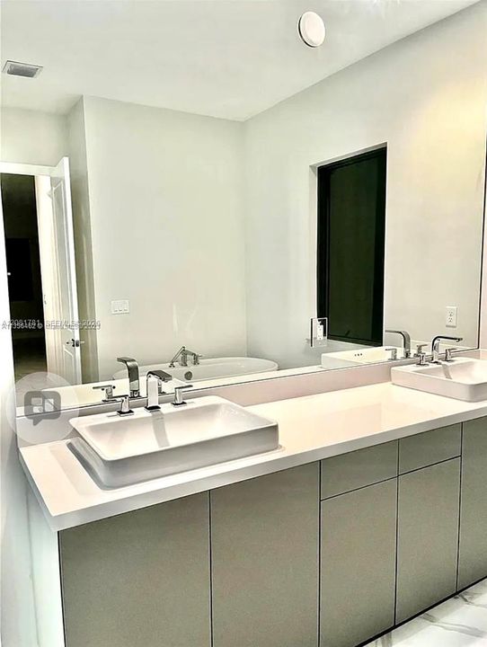 En Renta: $5,500 (3 camas, 2 baños, 2585 Pies cuadrados)