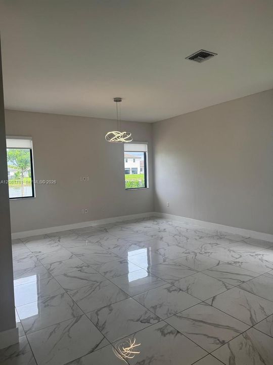 En Renta: $5,500 (3 camas, 2 baños, 2585 Pies cuadrados)
