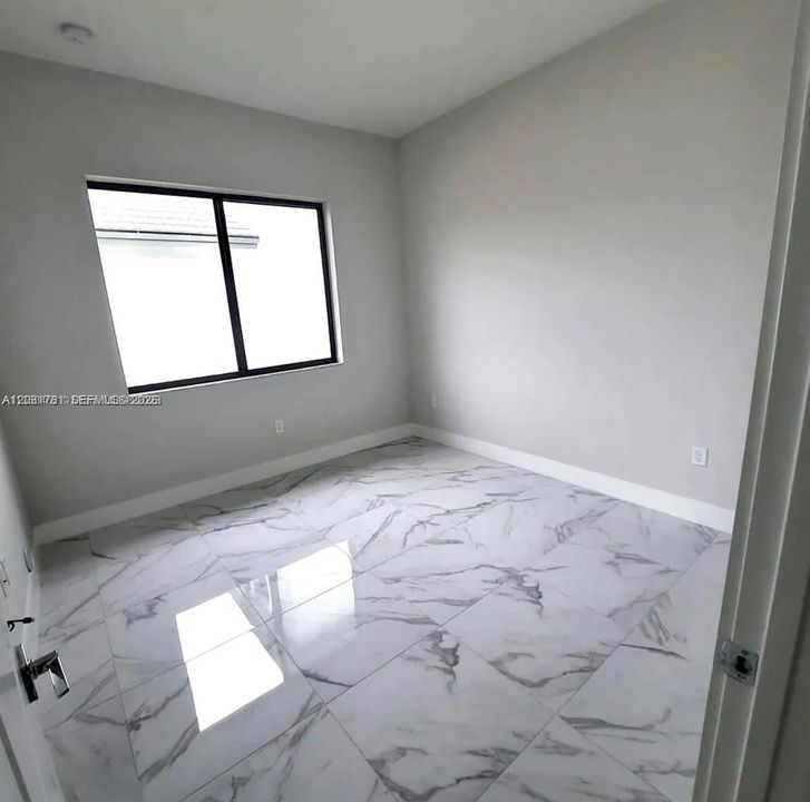 En Renta: $5,500 (3 camas, 2 baños, 2585 Pies cuadrados)