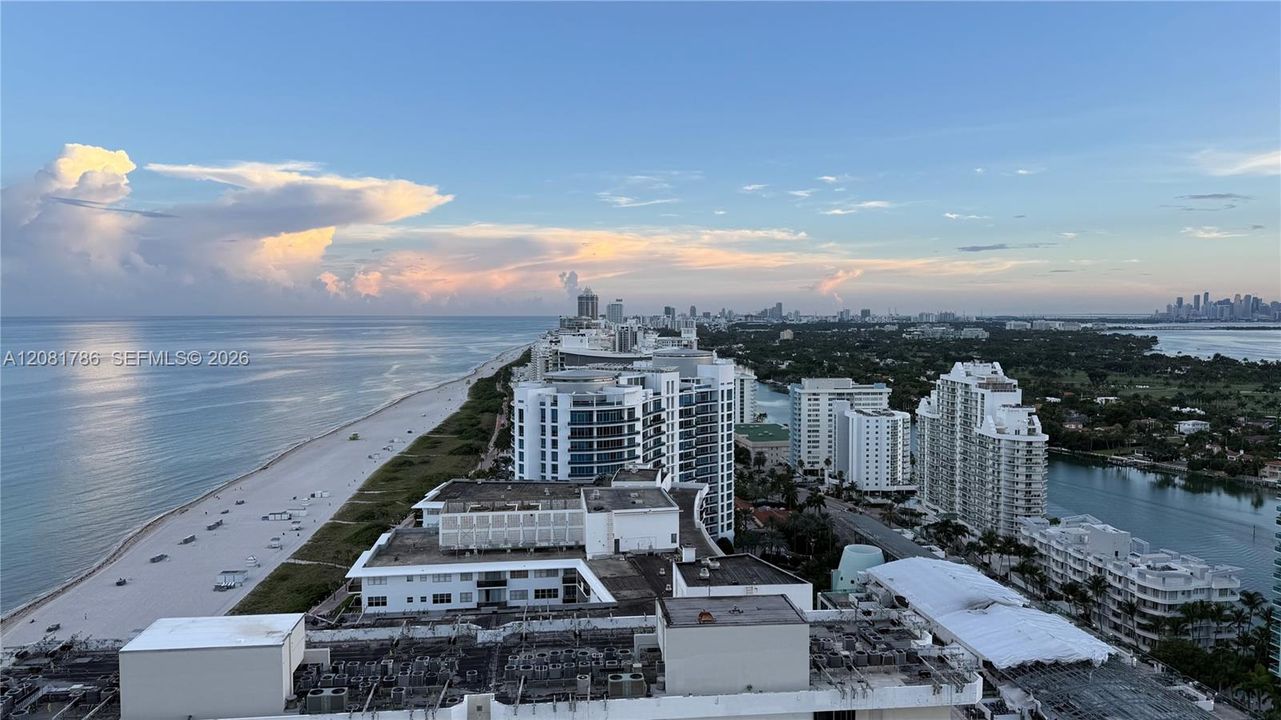 For Sale: $950,000 (1 beds, 1 baths, 940 Square Feet)