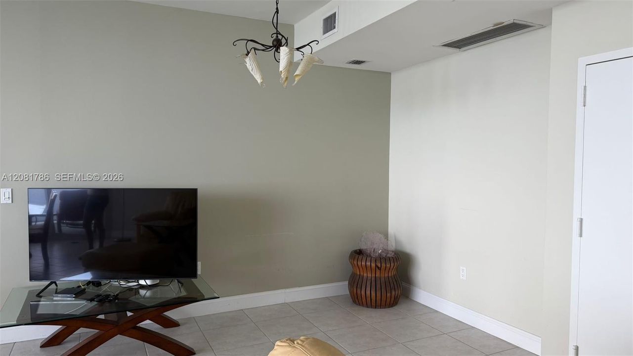 En Venta: $950,000 (1 camas, 1 baños, 940 Pies cuadrados)
