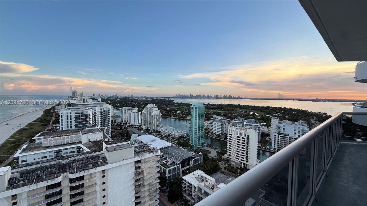 For Sale: $950,000 (1 beds, 1 baths, 940 Square Feet)