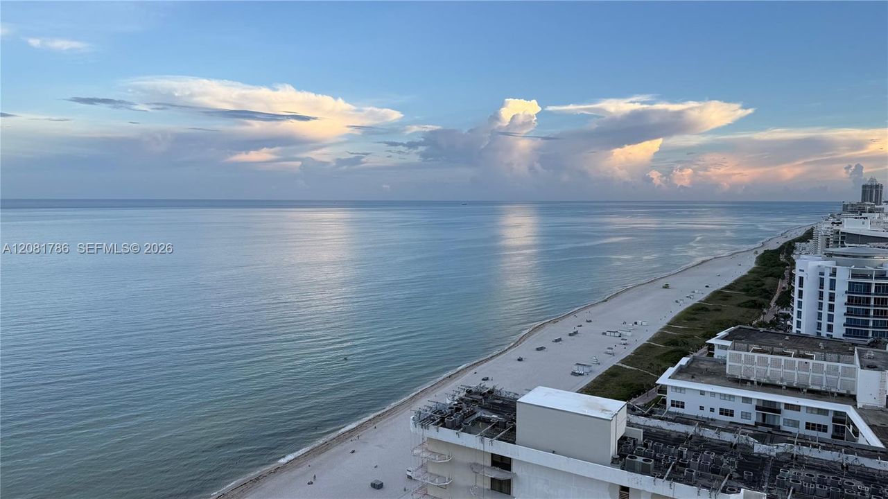 For Sale: $950,000 (1 beds, 1 baths, 940 Square Feet)