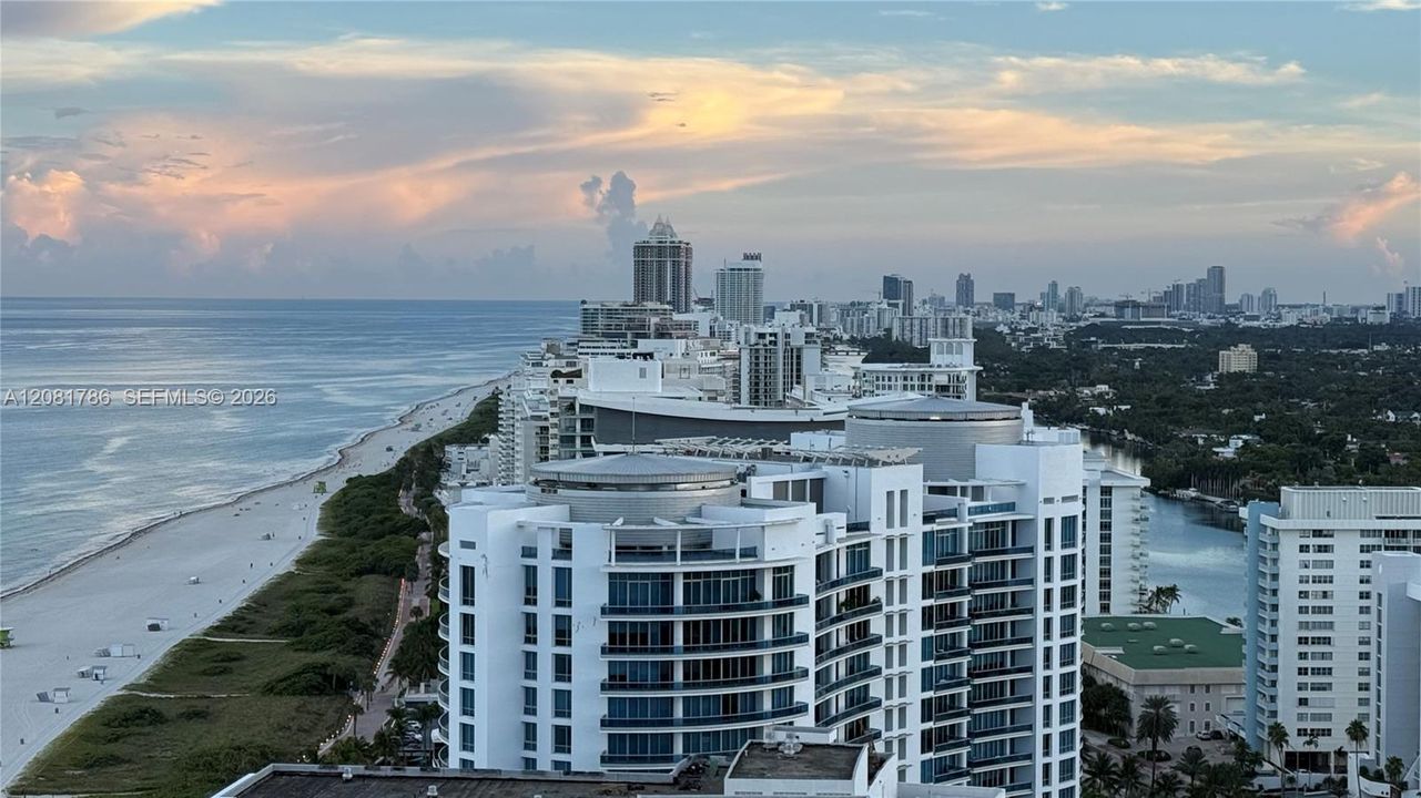 For Sale: $950,000 (1 beds, 1 baths, 940 Square Feet)
