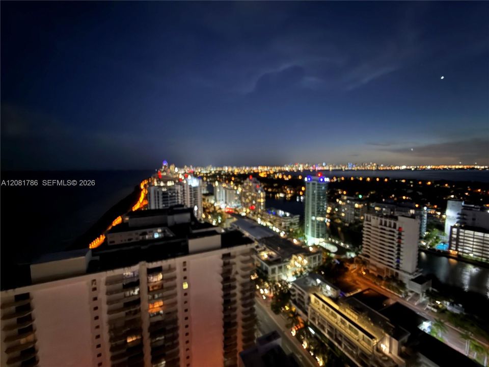 For Sale: $950,000 (1 beds, 1 baths, 940 Square Feet)