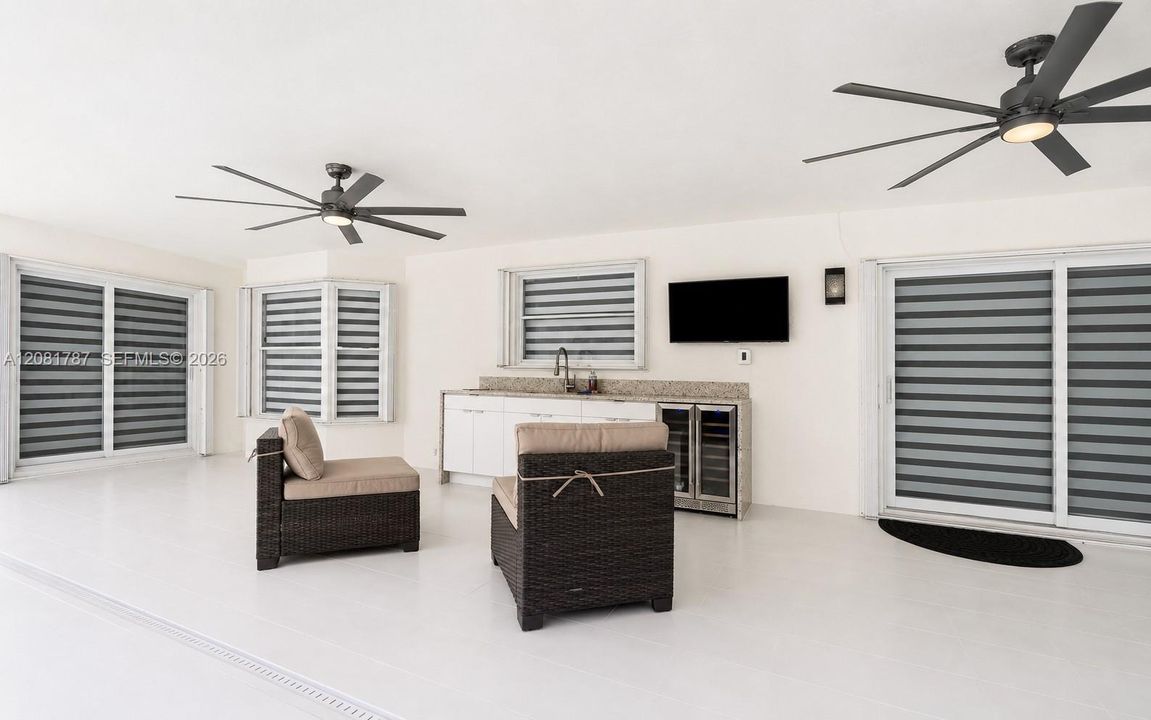 For Sale: $897,000 (5 beds, 2 baths, 1756 Square Feet)