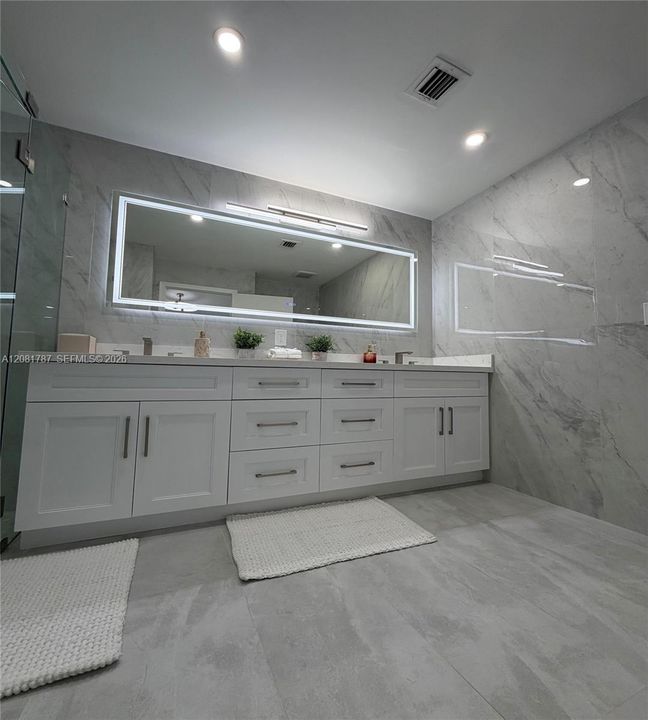 For Sale: $897,000 (5 beds, 2 baths, 1756 Square Feet)
