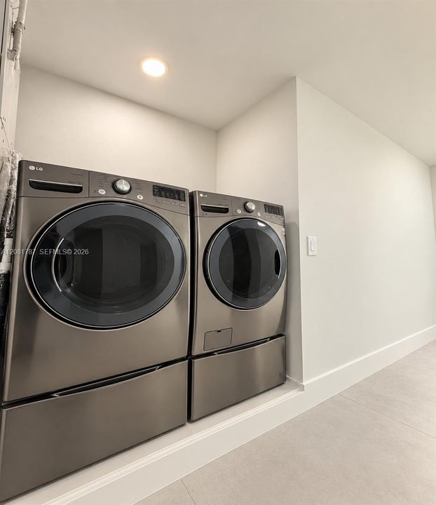 For Sale: $897,000 (5 beds, 2 baths, 1756 Square Feet)