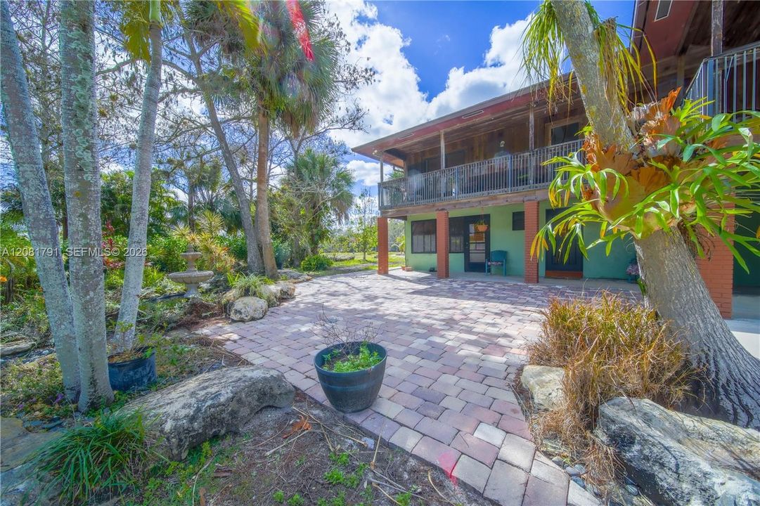 En Venta: $1,300,000 (5 camas, 3 baños, 2722 Pies cuadrados)