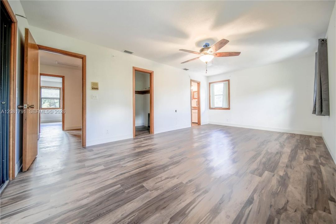 En Venta: $1,300,000 (5 camas, 3 baños, 2722 Pies cuadrados)