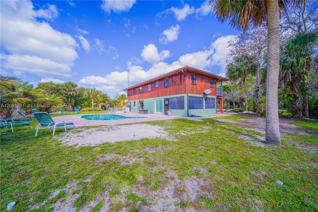 En Venta: $1,300,000 (5 camas, 3 baños, 2722 Pies cuadrados)