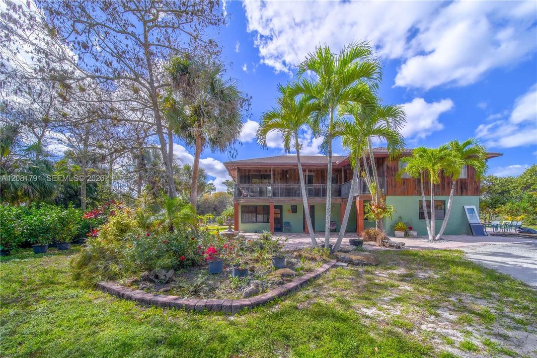 En Venta: $1,300,000 (5 camas, 3 baños, 2722 Pies cuadrados)