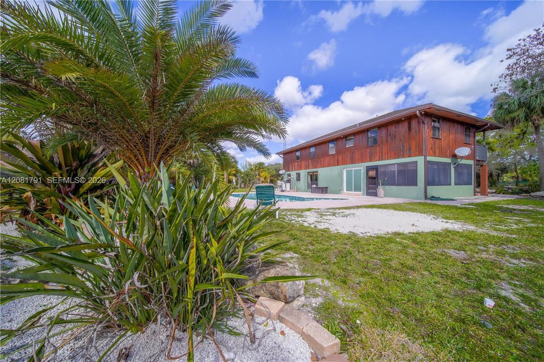 En Venta: $1,300,000 (5 camas, 3 baños, 2722 Pies cuadrados)