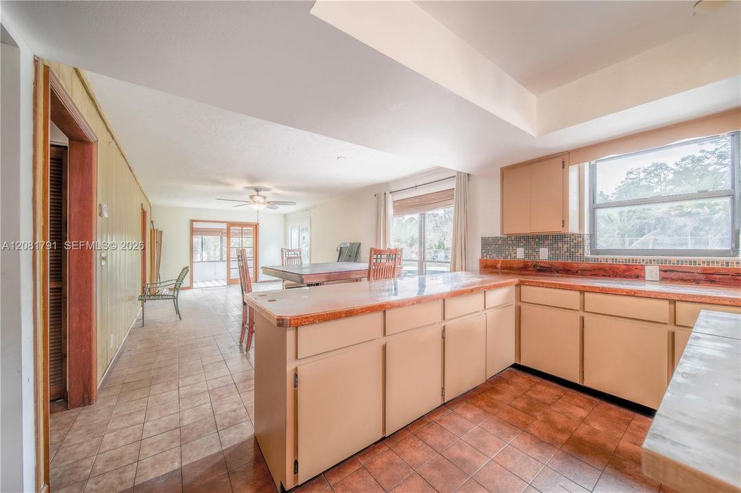 En Venta: $1,300,000 (5 camas, 3 baños, 2722 Pies cuadrados)