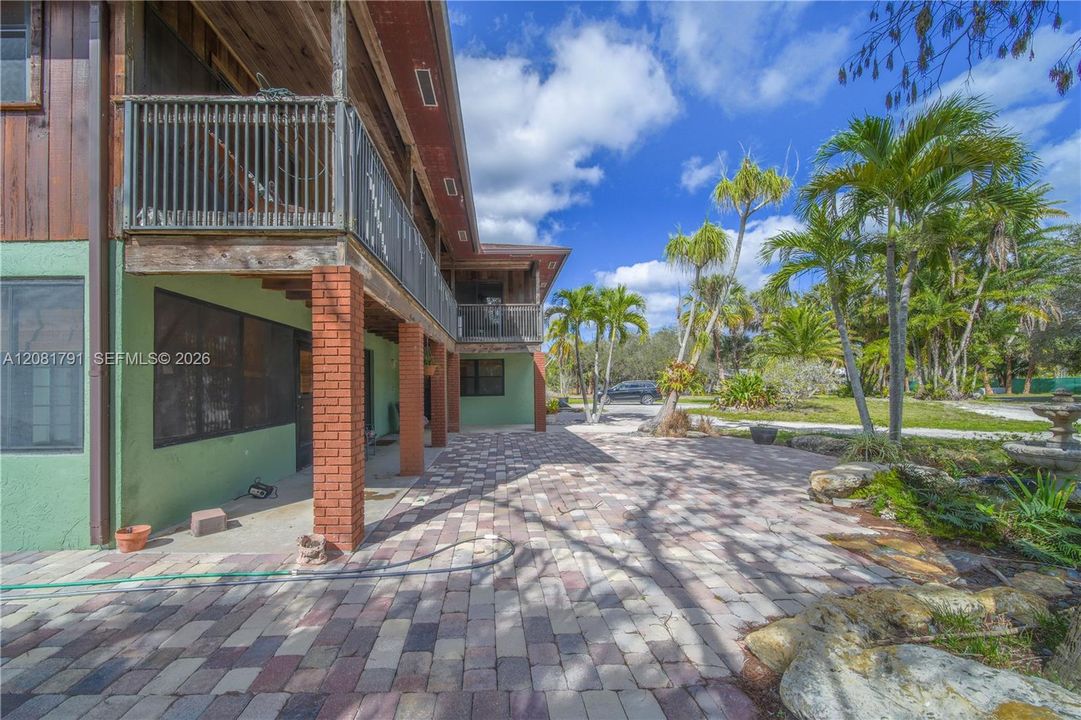 En Venta: $1,300,000 (5 camas, 3 baños, 2722 Pies cuadrados)