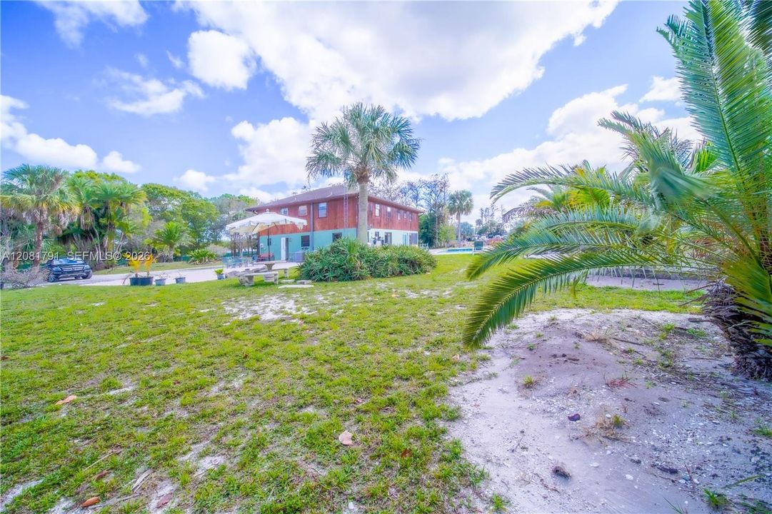 En Venta: $1,300,000 (5 camas, 3 baños, 2722 Pies cuadrados)