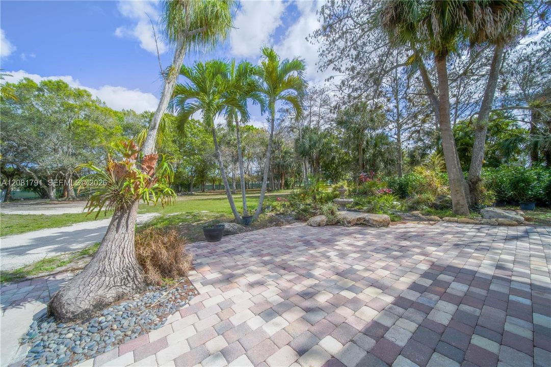 En Venta: $1,300,000 (5 camas, 3 baños, 2722 Pies cuadrados)
