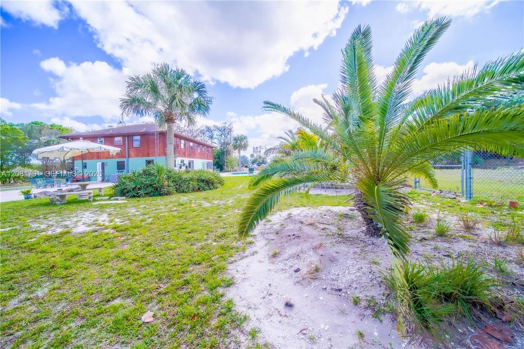 En Venta: $1,300,000 (5 camas, 3 baños, 2722 Pies cuadrados)