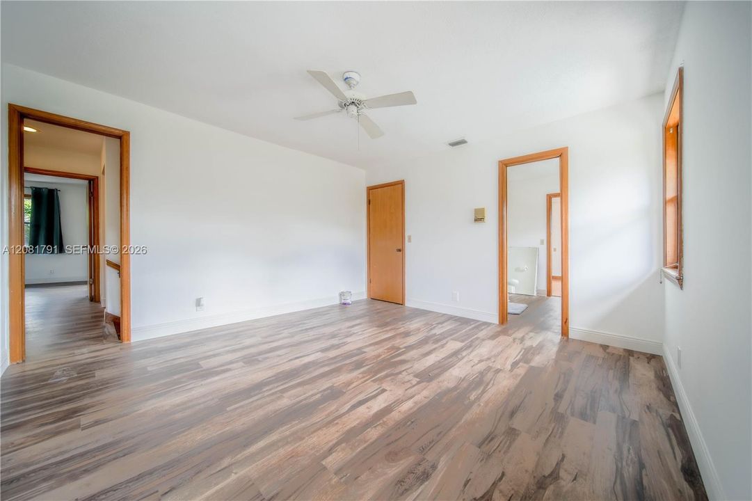 En Venta: $1,300,000 (5 camas, 3 baños, 2722 Pies cuadrados)