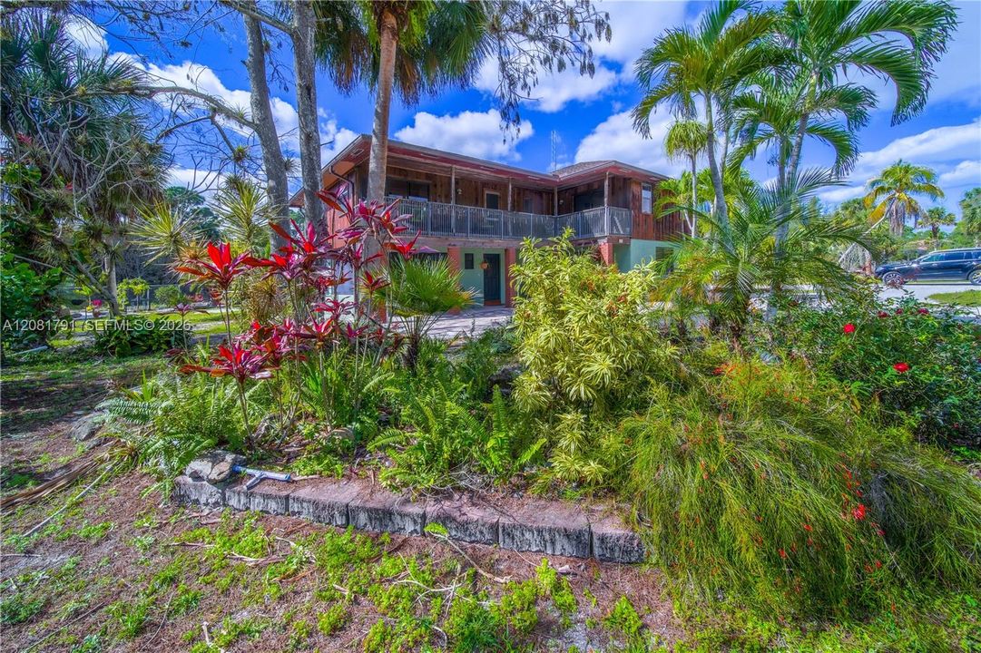 En Venta: $1,300,000 (5 camas, 3 baños, 2722 Pies cuadrados)