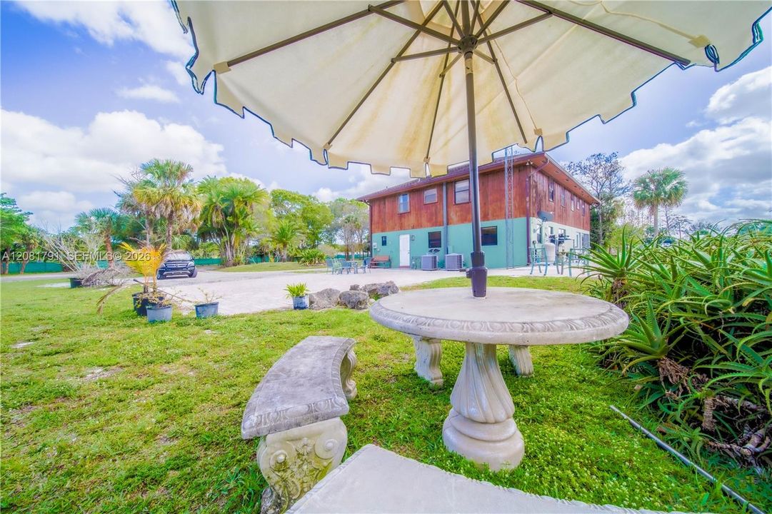 En Venta: $1,300,000 (5 camas, 3 baños, 2722 Pies cuadrados)