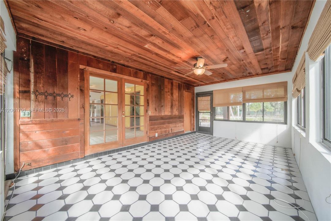 En Venta: $1,300,000 (5 camas, 3 baños, 2722 Pies cuadrados)