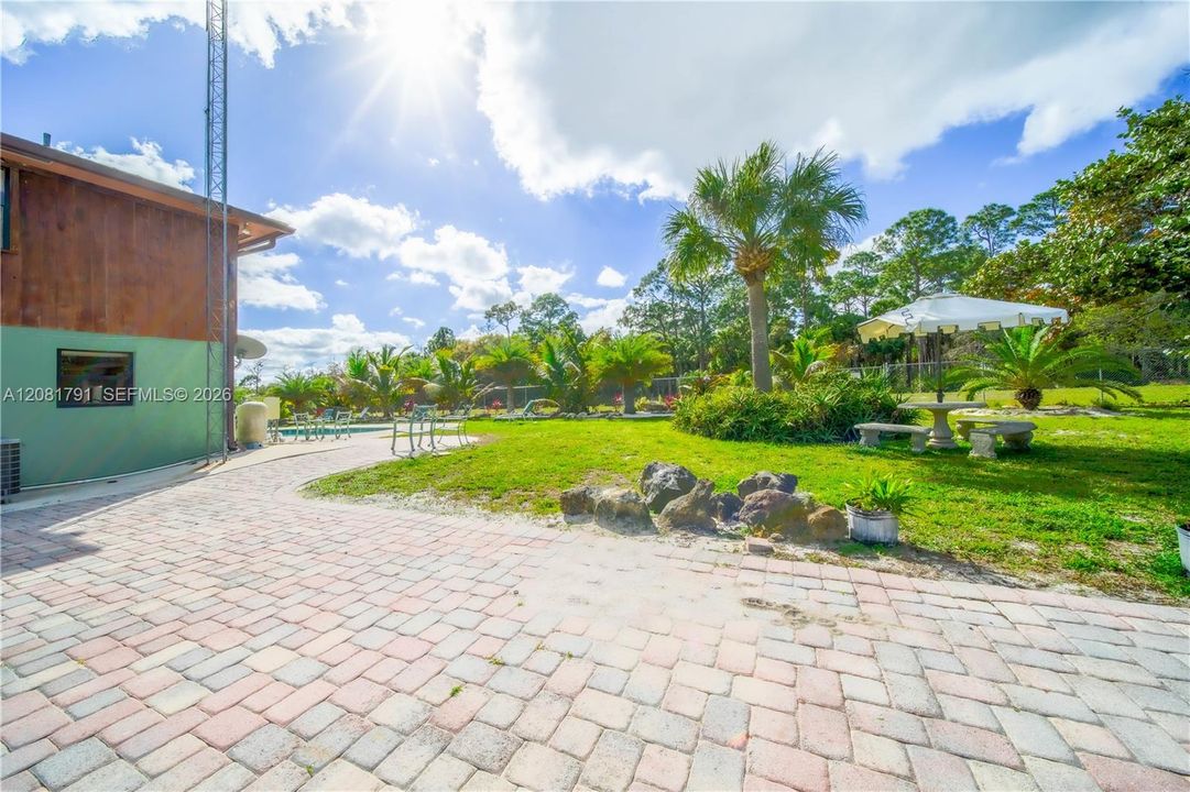 En Venta: $1,300,000 (5 camas, 3 baños, 2722 Pies cuadrados)
