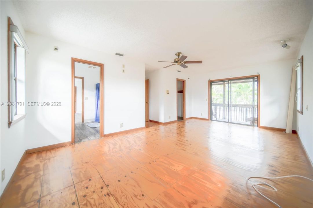 En Venta: $1,300,000 (5 camas, 3 baños, 2722 Pies cuadrados)