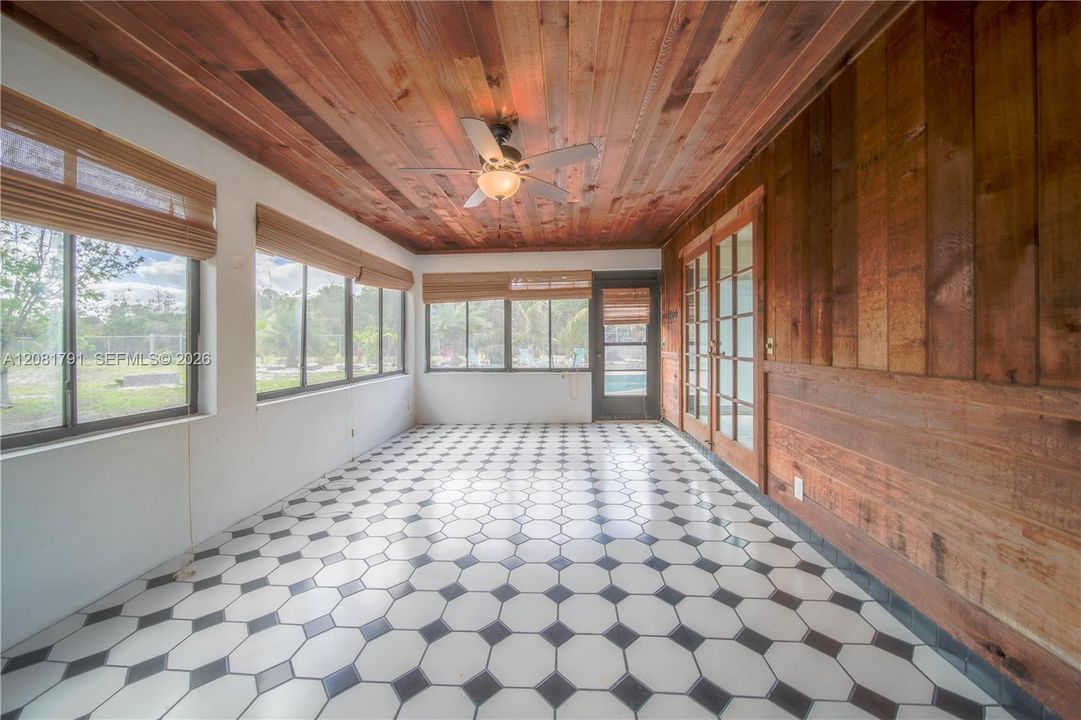 En Venta: $1,300,000 (5 camas, 3 baños, 2722 Pies cuadrados)