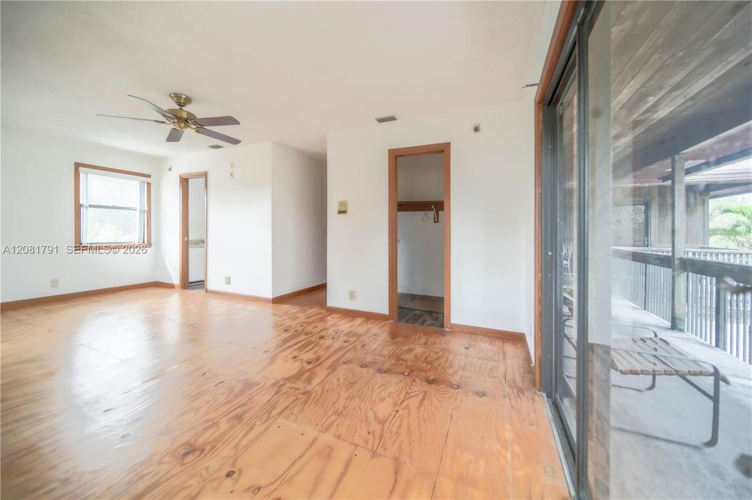 En Venta: $1,300,000 (5 camas, 3 baños, 2722 Pies cuadrados)