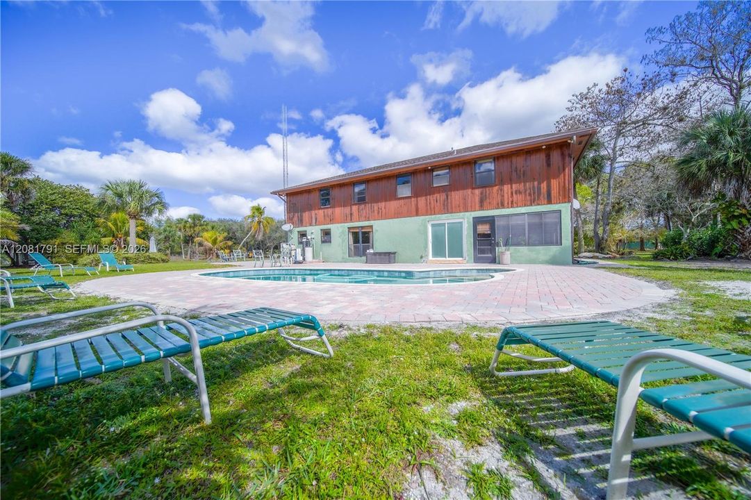 En Venta: $1,300,000 (5 camas, 3 baños, 2722 Pies cuadrados)